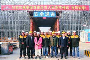 大年初一，集團公司領(lǐng)導(dǎo)到項目一線慰問